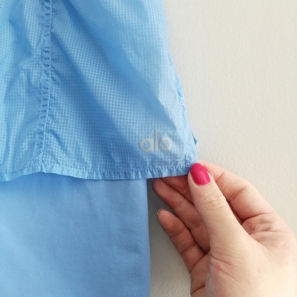 Alo Yoga Circuit Shorts in Marine Blue Loose Shorts Over Biker XXS - Picture 5 of 16